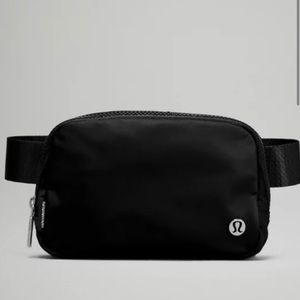 Everywhere belt bag, black